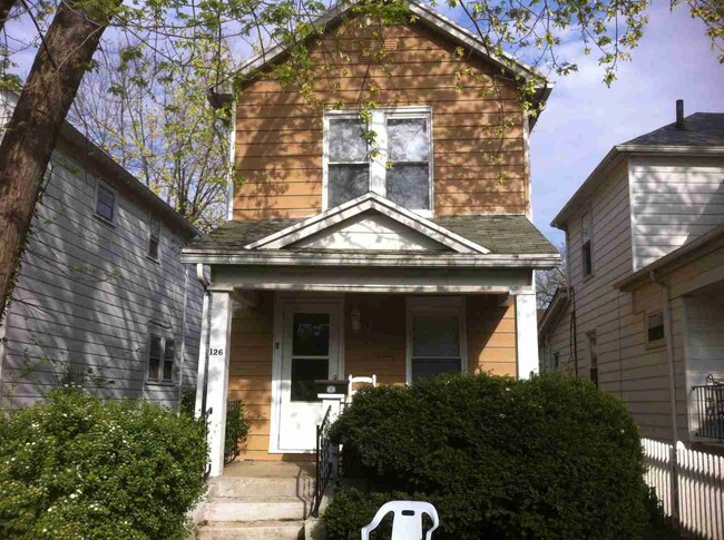 Primary Photo - Pretty 3 bed 1 bath house detached garage ...