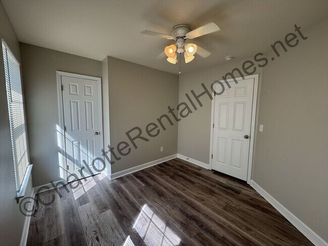 Building Photo - Nice 3 bedroom 2.5 bath home in Charlotte!