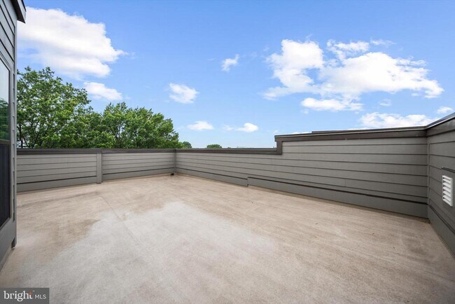 Building Photo - 14256 Newbrook Dr