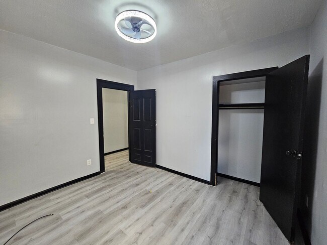 Building Photo - 6100 Hough Ave