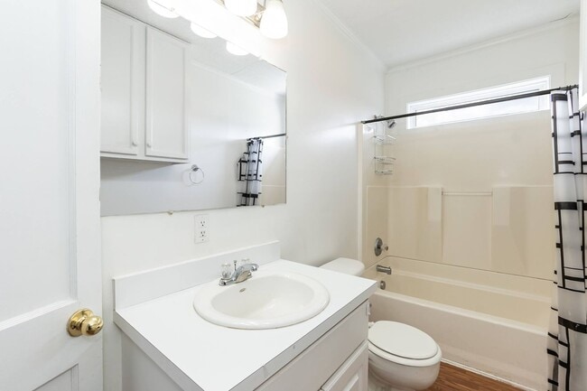 Building Photo - Serene Home For Rent!