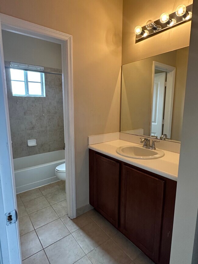 Building Photo - 3532 NW 29th Ct