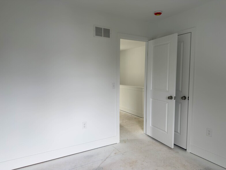 Building Photo - 108 Meadows Bnd