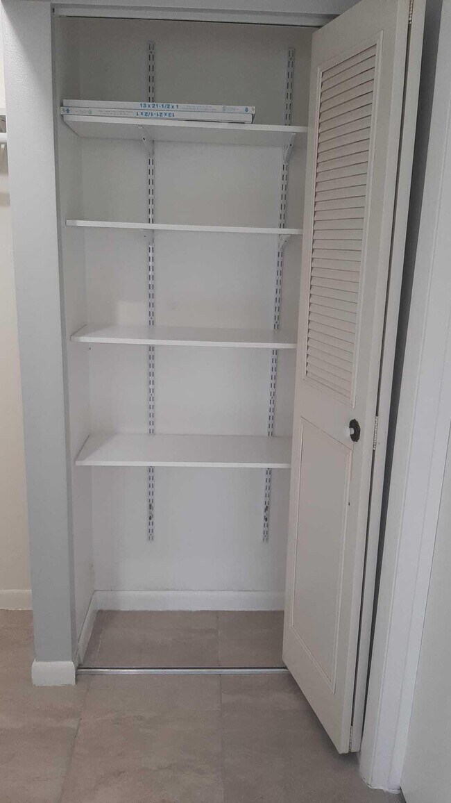 Building Photo - 5990 Pine Cone Ct