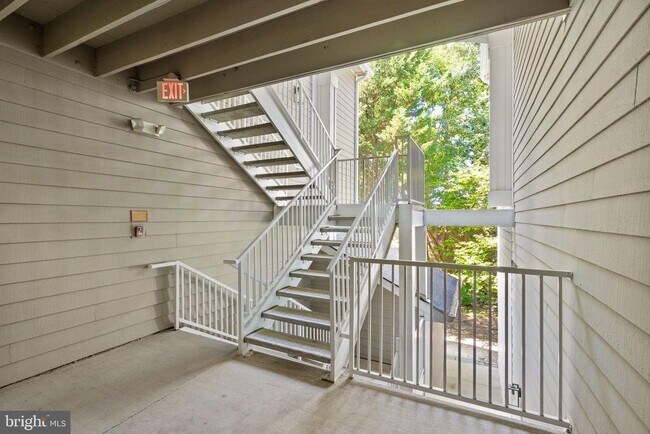 Building Photo - 1704 Lake Shore Crest Dr
