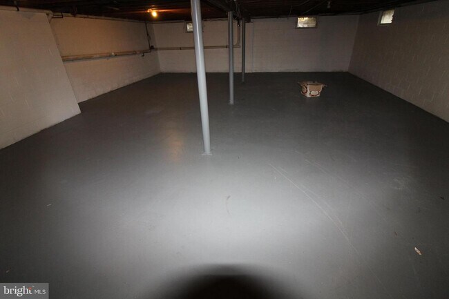 Building Photo - 4032 Quakerbridge Rd