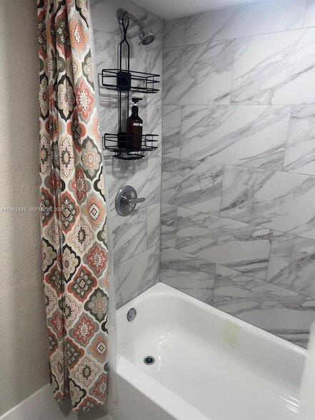 Building Photo - 582 E 18th St