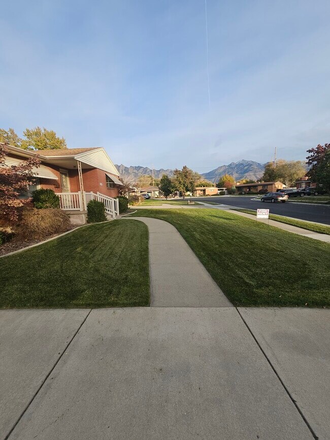 Building Photo - 4 bed 2 bath Home in Murray