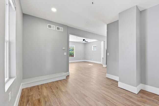 Building Photo - 506 Melrose Ave
