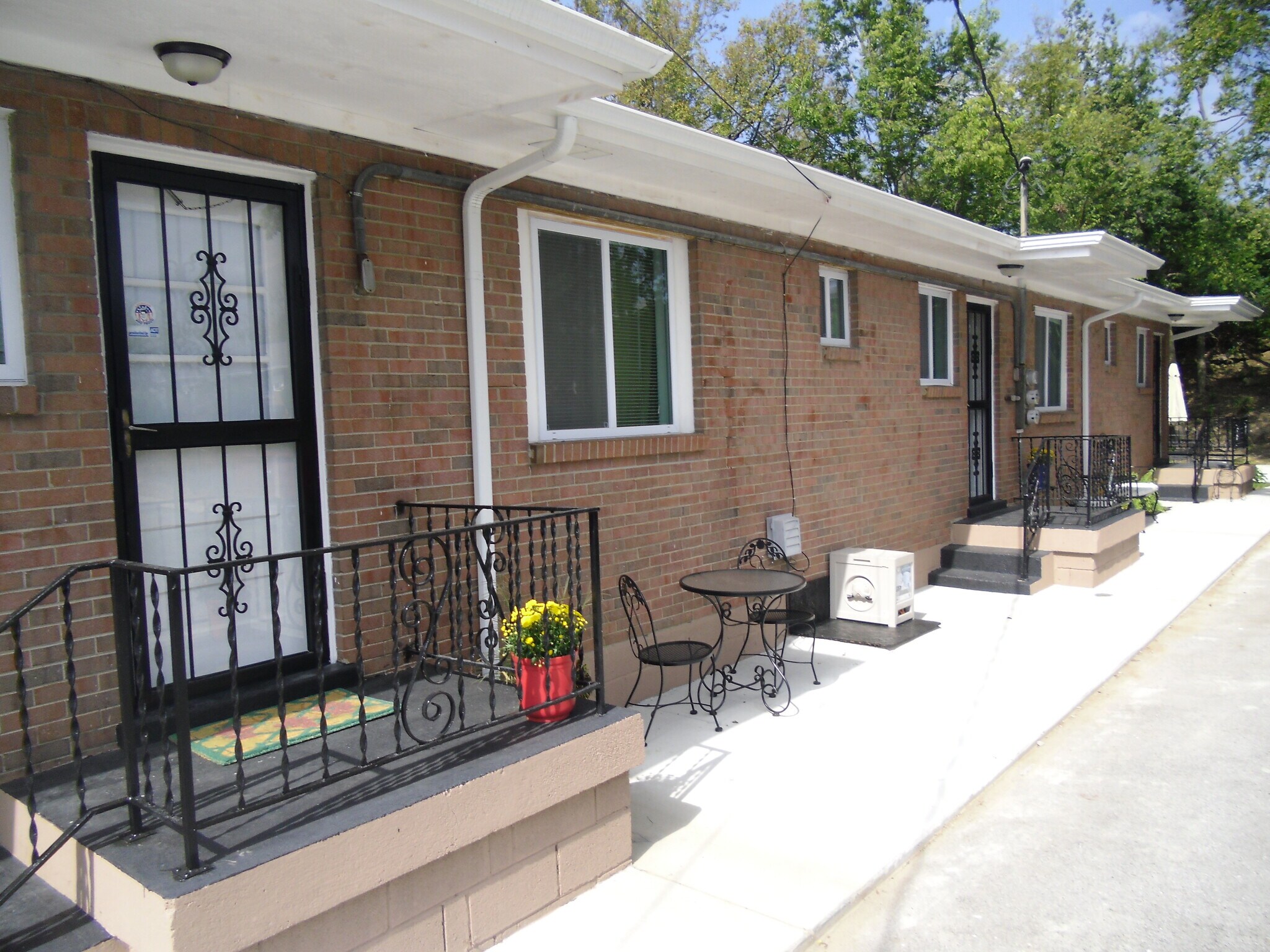 Building Photo - 3301 Batavia St