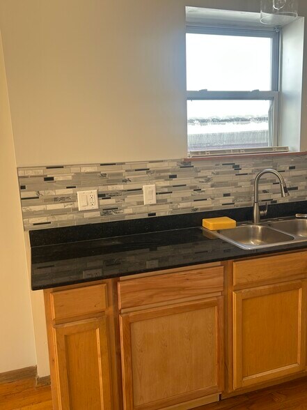 Building Photo - 3052 W Flournoy St