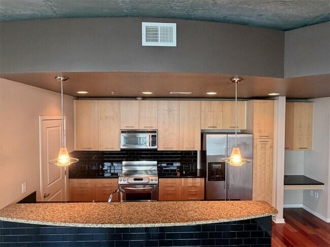 Building Photo - 3324 Peachtree Rd NE