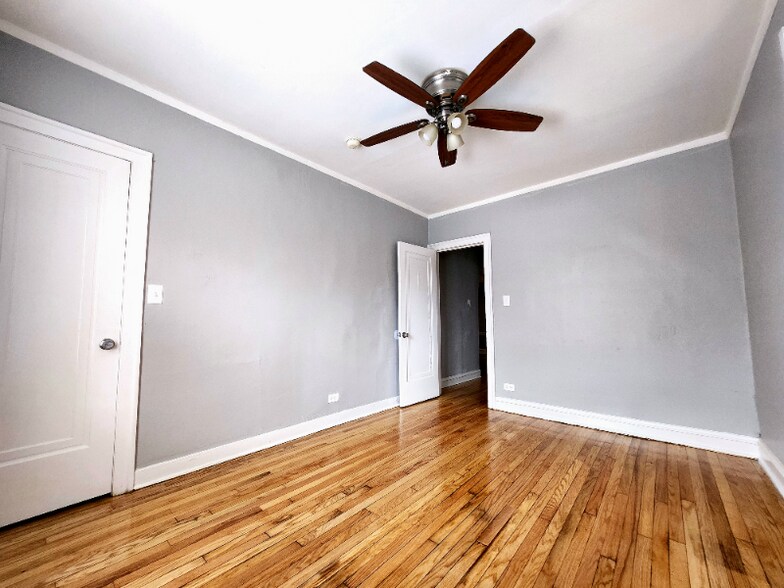 Building Photo - 1307 W 91st St