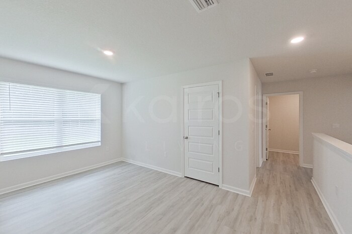 Building Photo - 277 Monarch Ln