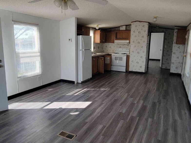 Building Photo - 3800 N Golder Ave