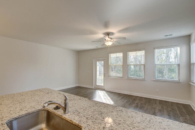 Building Photo - 7821 Montview Rd