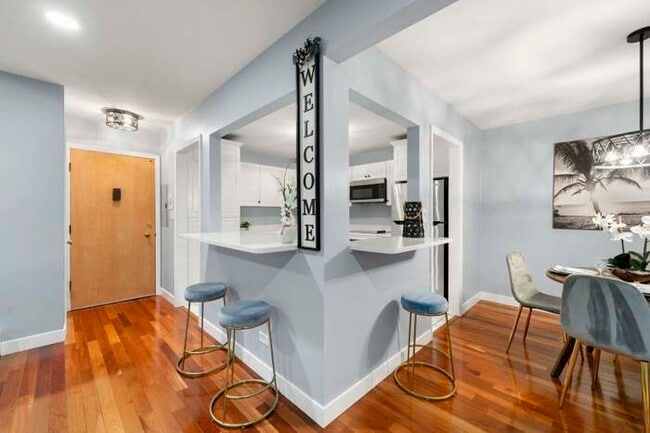 Building Photo - 514 W Miner St