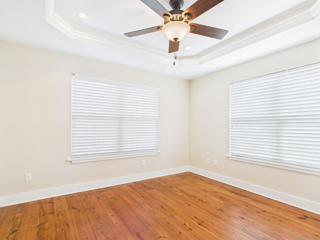 Building Photo - Adorable Bunglow