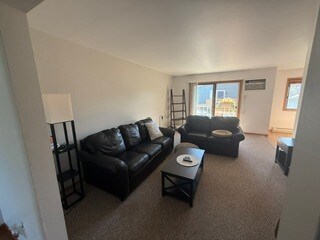 Great Room - 636 Dundee Ln