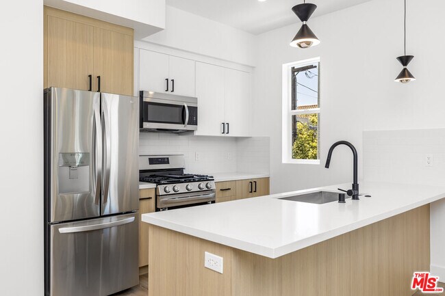 Building Photo - 5048 Cleon Ave