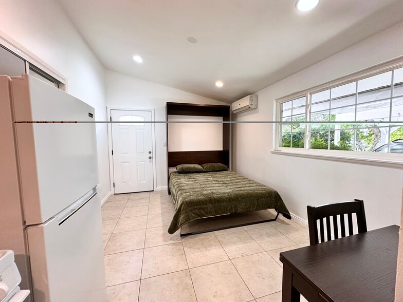 Building Photo - 20425 Aetna St