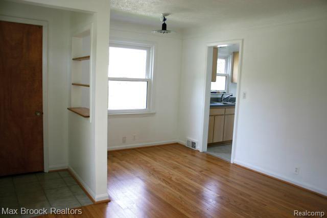 Building Photo - 3722 Elmhurst Ave