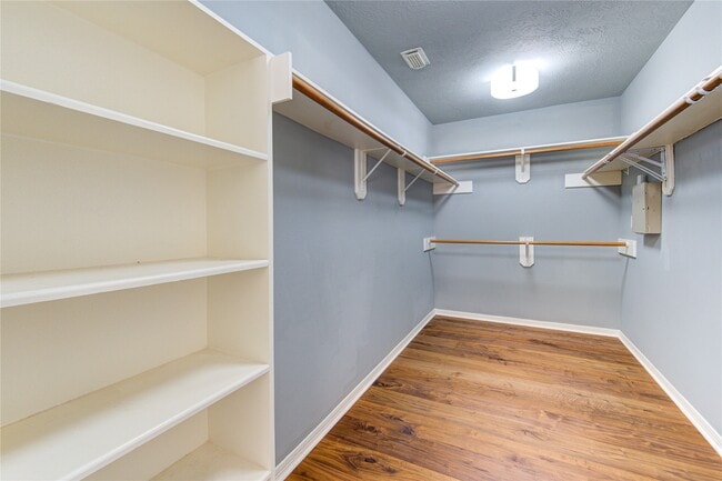 Building Photo - 1115 Enclave Square E