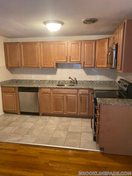 Building Photo - 110 Babcock St