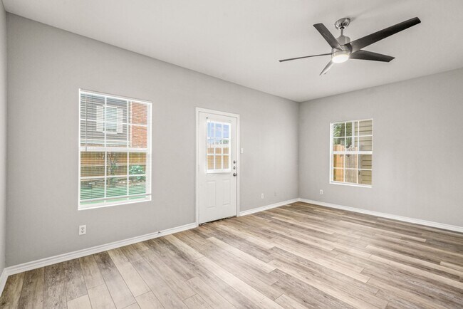 Building Photo - 7811 Kingsbury Wood