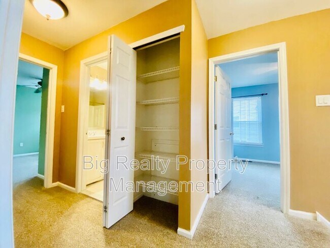 Building Photo - 475 Stoneglen St
