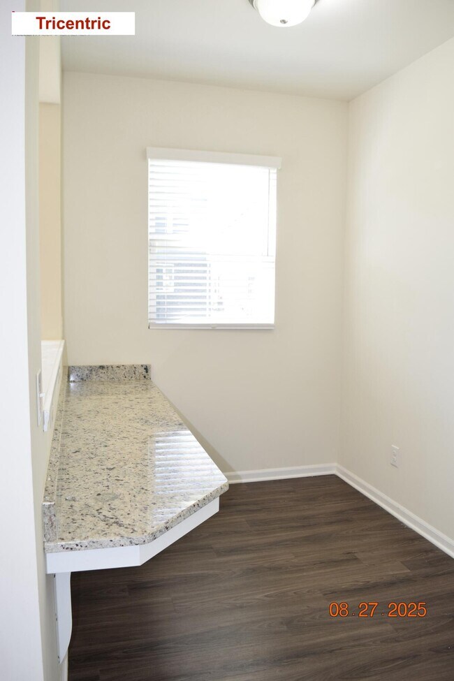Building Photo - 49577 Shoreline Dr