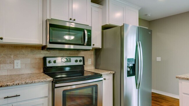 Building Photo - Townhouse for lease!