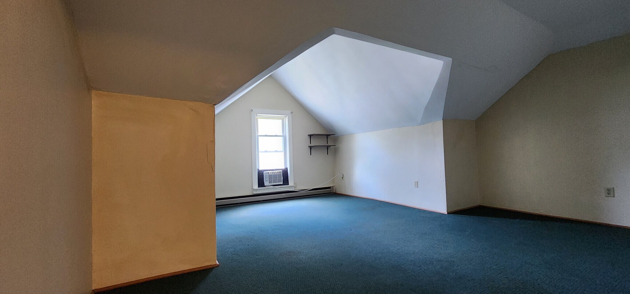 Building Photo - 22 Phillips St