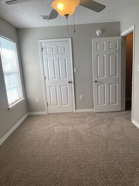 Building Photo - "Charming 2-Bed Townhouse Oasis - Prime Fo...