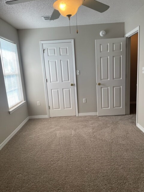 Building Photo - "Charming 2-Bed Townhouse Oasis - Prime Fort Walton Beach Location!"