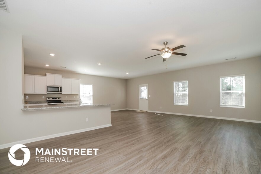 Building Photo - 523 Firethorn Ct