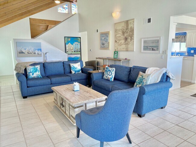 Building Photo - 4025 Ocean Dr