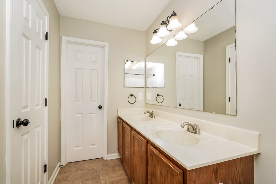 Building Photo - 7329 Kimble Dr