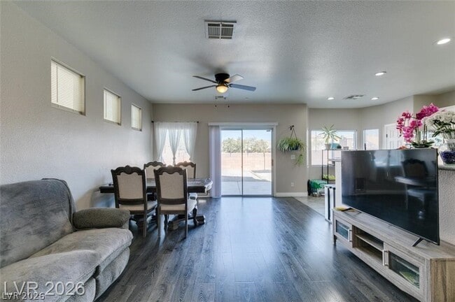 Building Photo - 3816 Hollycroft Dr