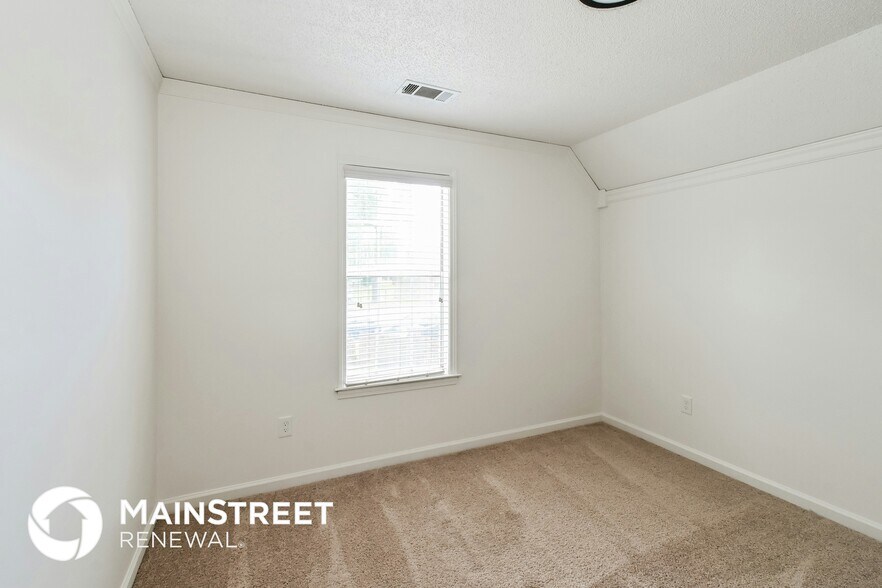 Building Photo - 9406 Slezenger Ln