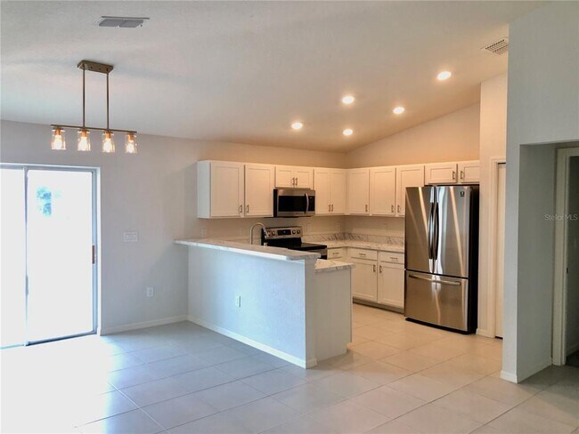 Building Photo - 332 Cascara Ln