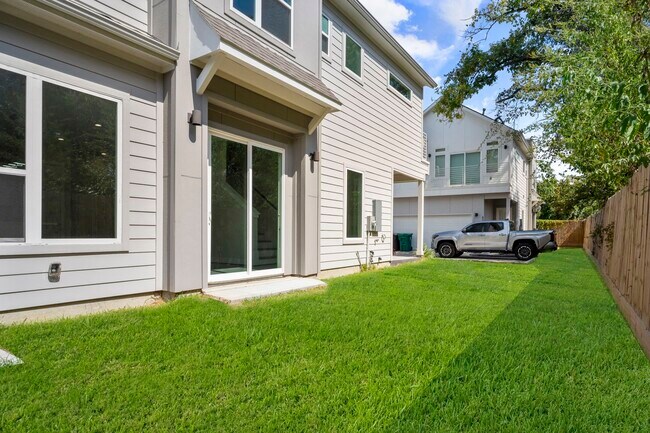 Building Photo - 861 Prosper St