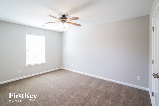Building Photo - 302 Oglethorpe Cir