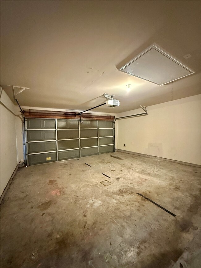 Building Photo - 14802 Fir Knoll Way
