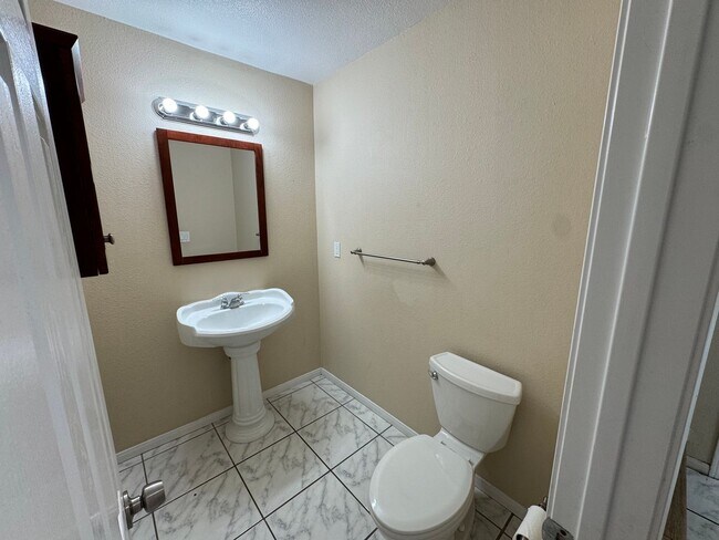 Building Photo - 3 Bedroom 1.5 Bathroom -  Attached garage