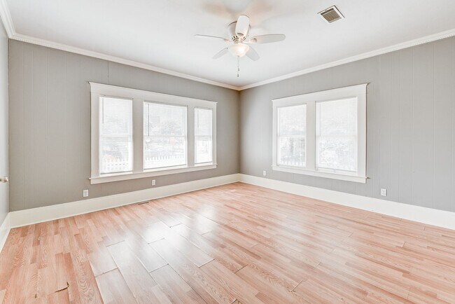 Building Photo - 3 Bed 2 Bath Fenced Home!