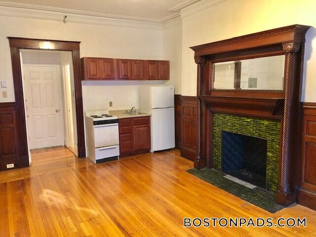 Building Photo - 1077 Beacon St