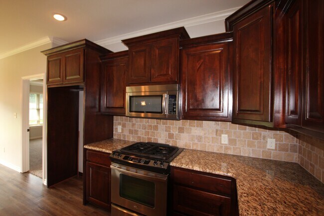 Building Photo - Coming Soon! Luxurious 3 Bed 2.5 Bath Rent...