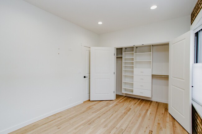 Building Photo - 6677 N Oliphant Ave