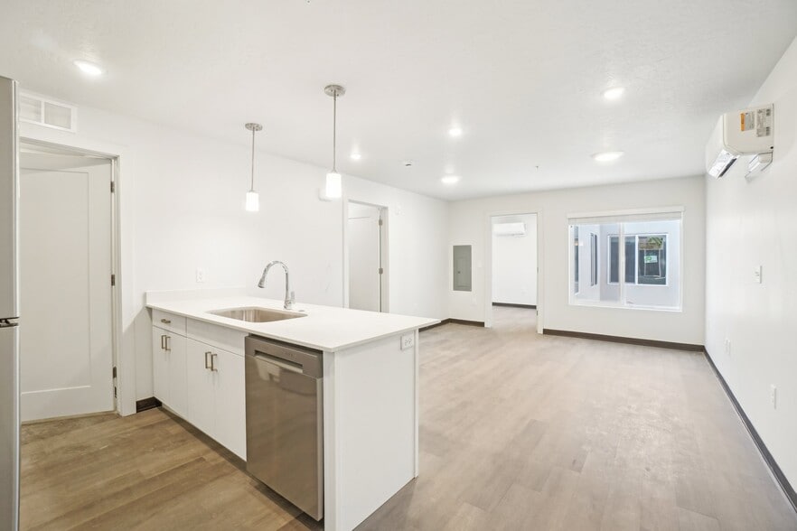 Building Photo - 1326 S 500 E
